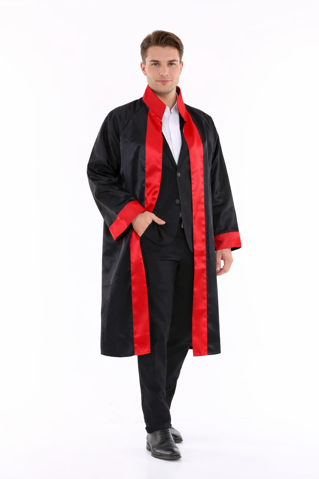 Siyah kırmızı mezuniyet cübbesi modeli