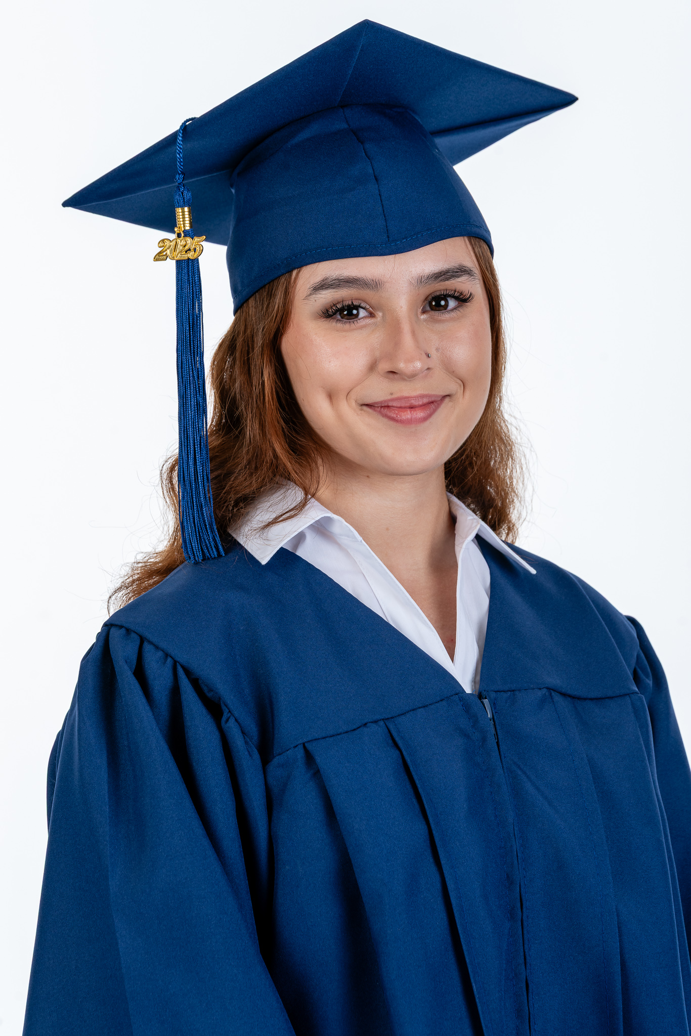 Mezuniyet cübbesi giyen öğrenciler